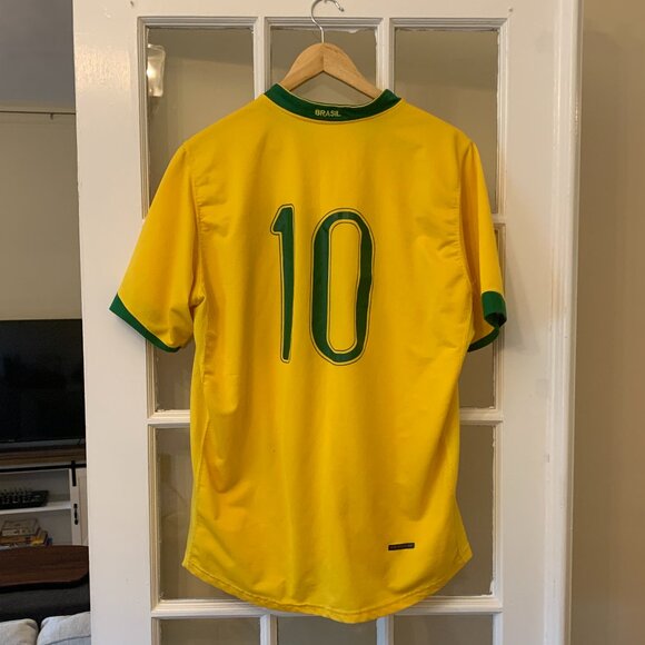 Brazil soccer jersey signed by Willian - Picture 2 of 7